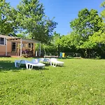 펜션 Tiny House Dora Marčana