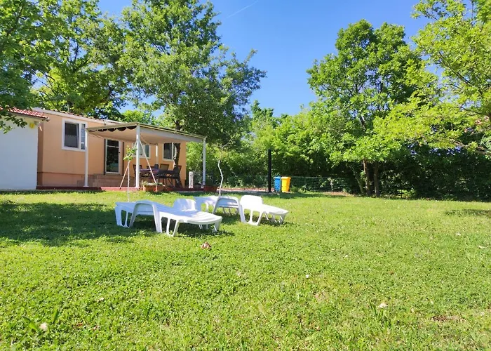 펜션 Tiny House Dora Marčana